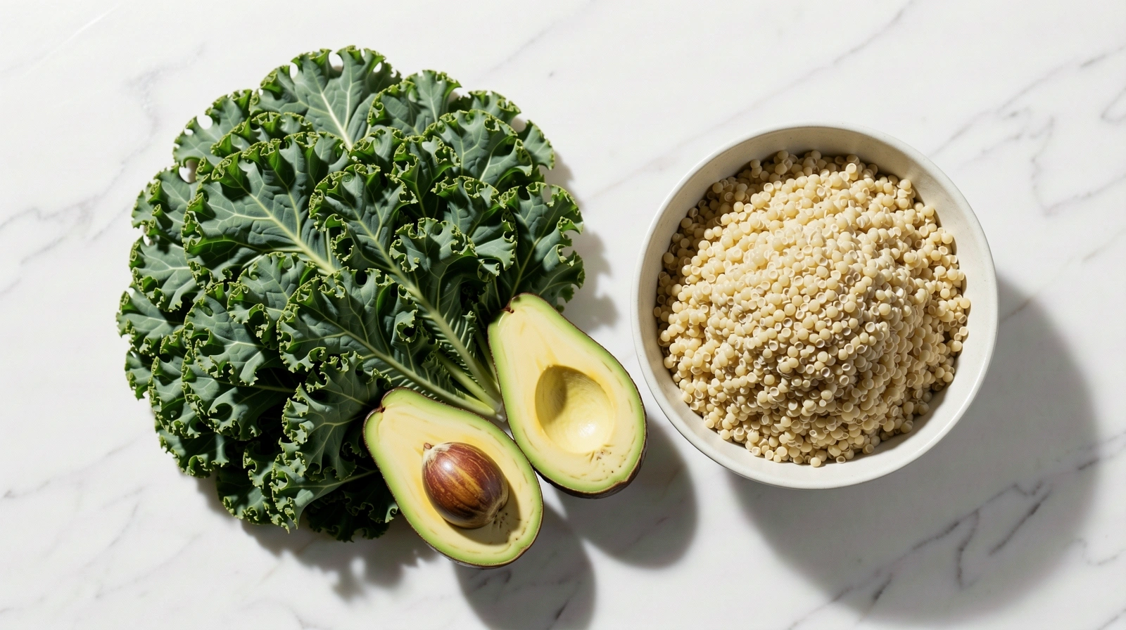 Świeże składniki odżywcze na marmurowym blacie